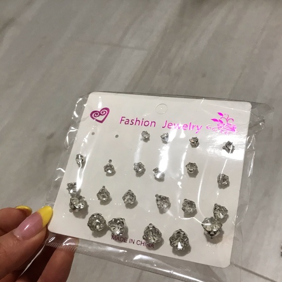 FREE WITH PURCHASE 12 silver earrings - Picture 1 of 3